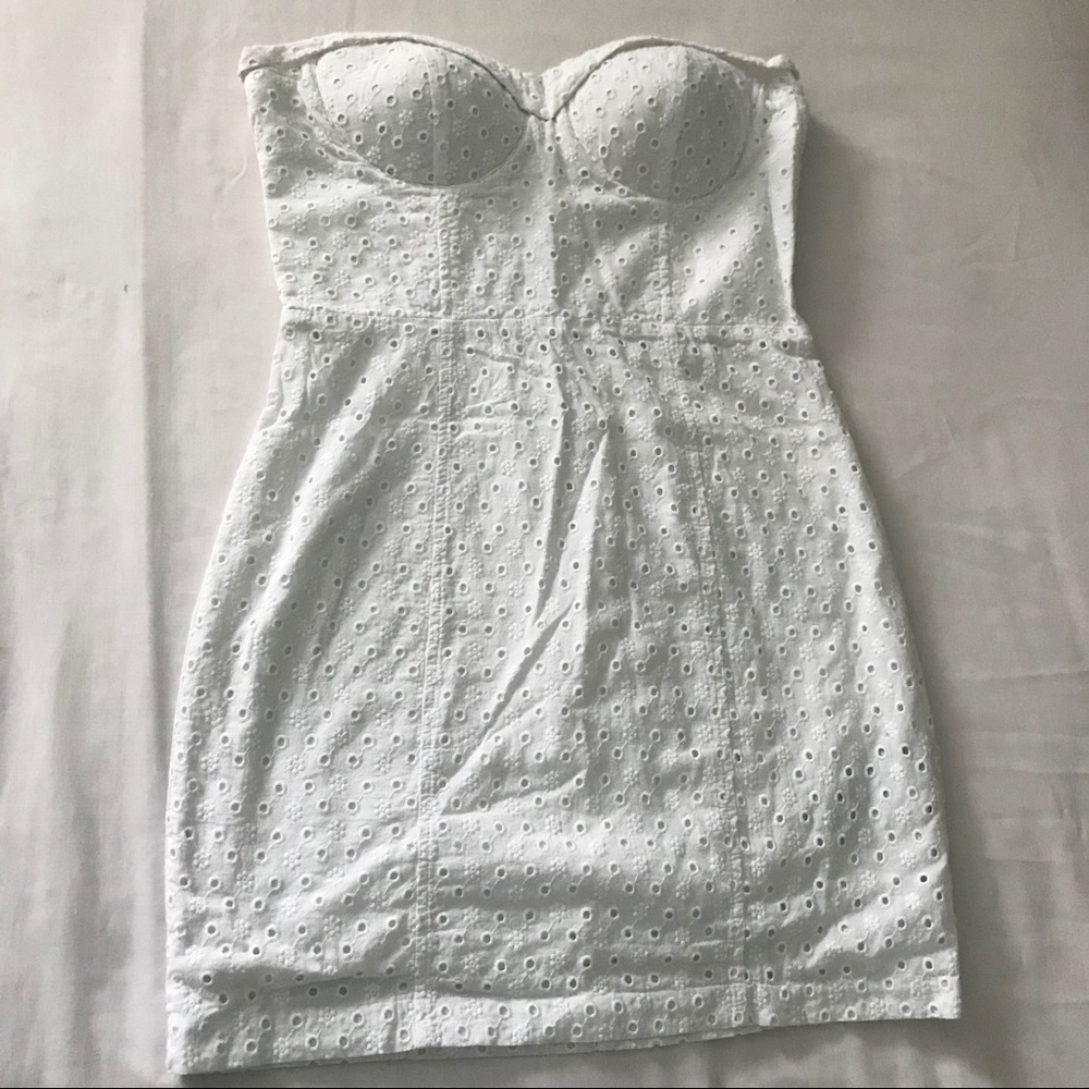 🤍 White eyelet bombshell sweetheart dress - Picture 3 of 6